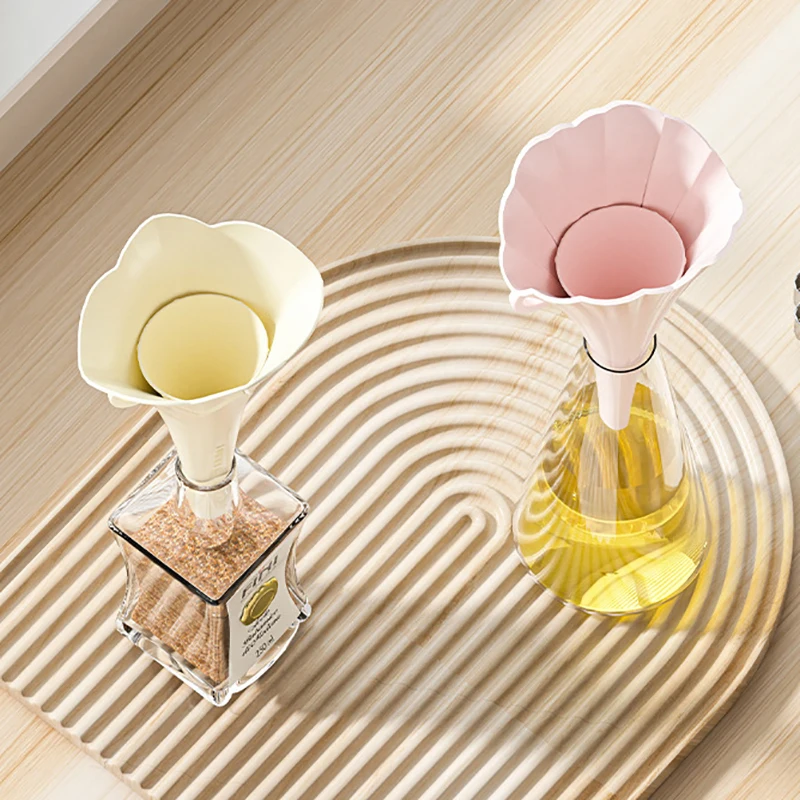 Multifunctional Mini Home Kitchen Dispensing Small Diameter Oil Funnel With Support Funnel, Wine Pouring Folding Creative Funnel