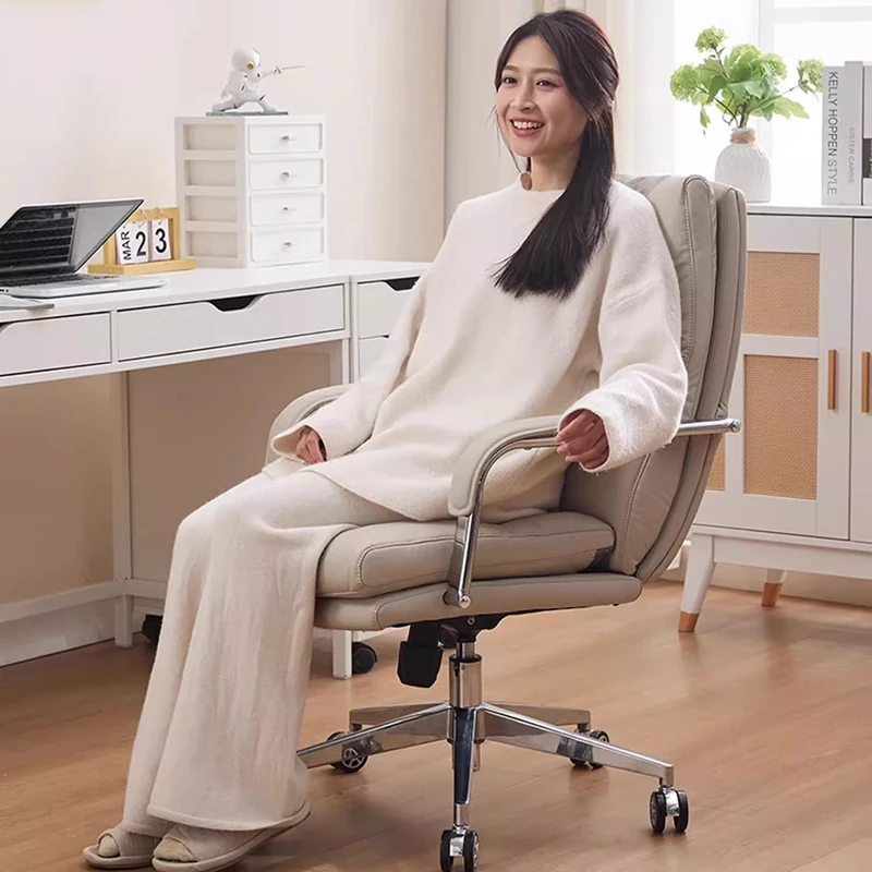 Ruote Schienale Sedia da ufficio Scrivania Mobile di lusso Sedia da ufficio moderna Trucco Girevole Studio Trono Silla Oficina Mobili alla moda