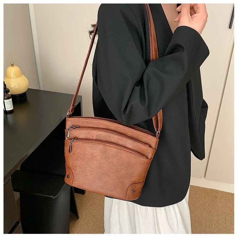 

Женский элегантный клатч на шнурке, дизайнерский чехол из мягкой кожи, который собирает верх для повседневного образа