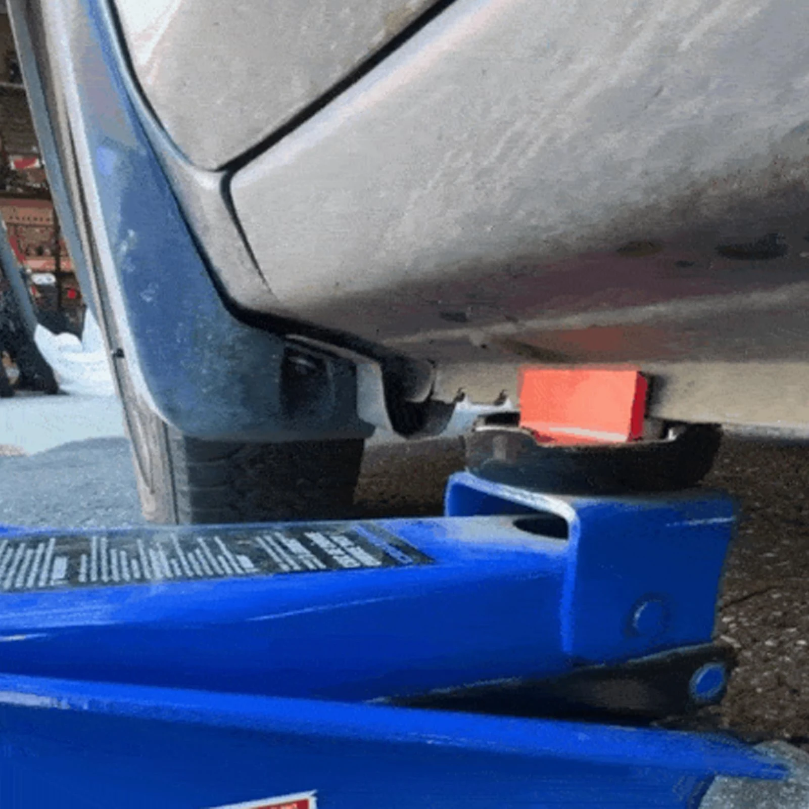 

Подставка для домкрата, защита от прищемления сварных швов, оснащенный сильным магнитом, долговечная работа, подходит для безопасного обслуживания транспортных средств