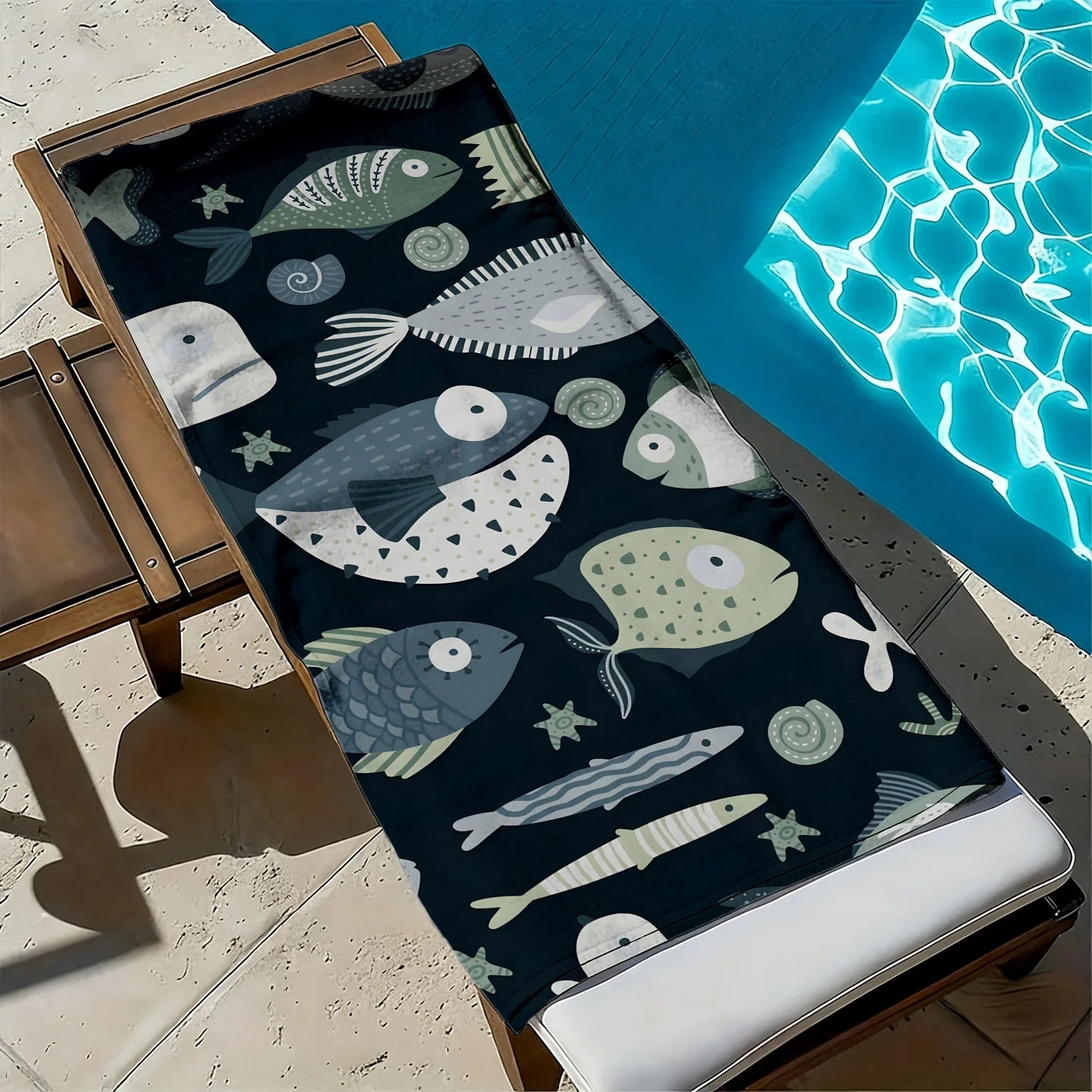 

Cartoon marine animal fish pattern polyester microfiber beach towel is highly absorbent, suitable for swimming and beach outings