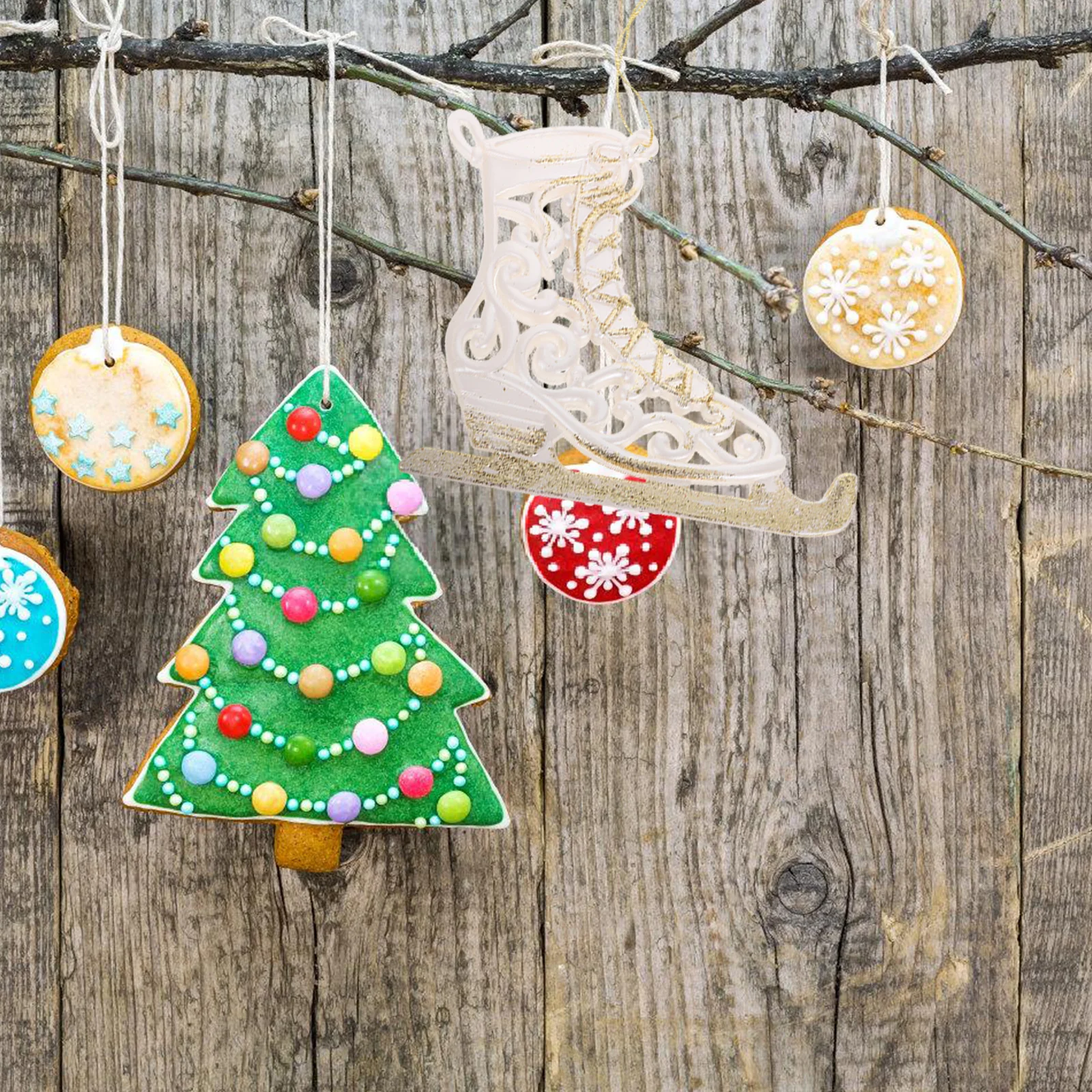 

4pcs Skate Shoe naments Vintage Holiday Decor Christmas Tree Pendant Shatterproof Baubles Shoes Hanging Gifts