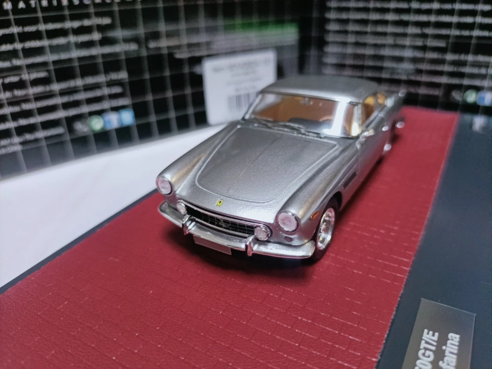 

Matrix 1:43 250GT/E 2+2 Pininfarina 1960 Vintage Car Simulation Limited Edition Resin Metal Static Car Model Toy Gift