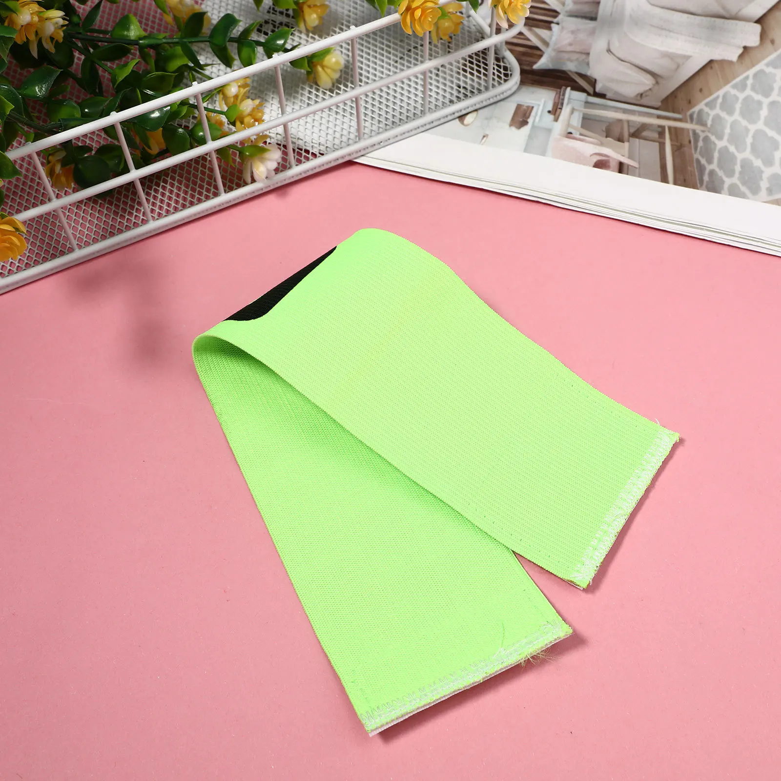 

Captain Arm Band for Football Durable Lightweight Easy to Adjust for Soccer Team Sports Random Color Captain Armband