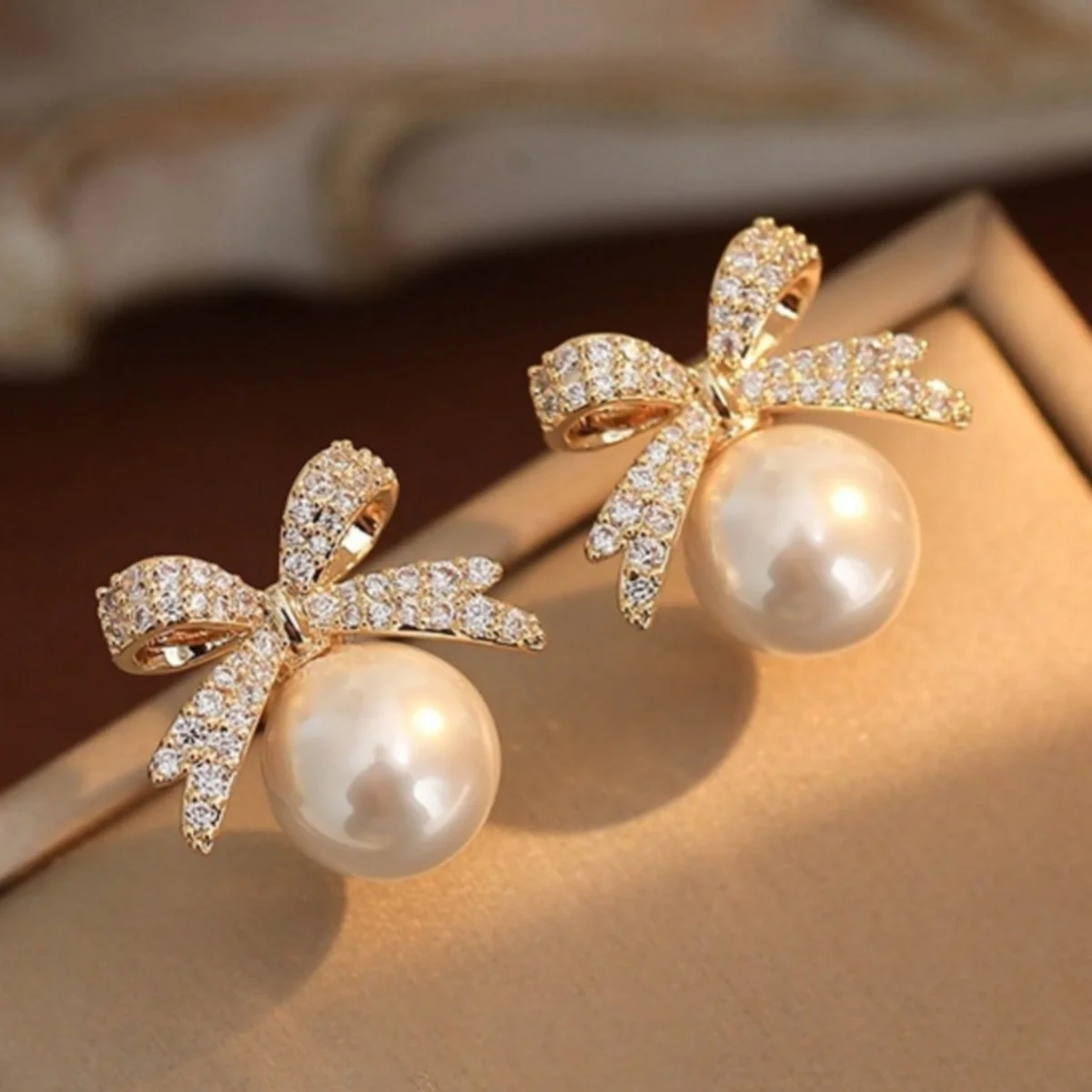 Women's Bow Studded With imitation Diamond Pearl Earrings, Fashionable And Niche Design, High-end And Refreshing Earrings