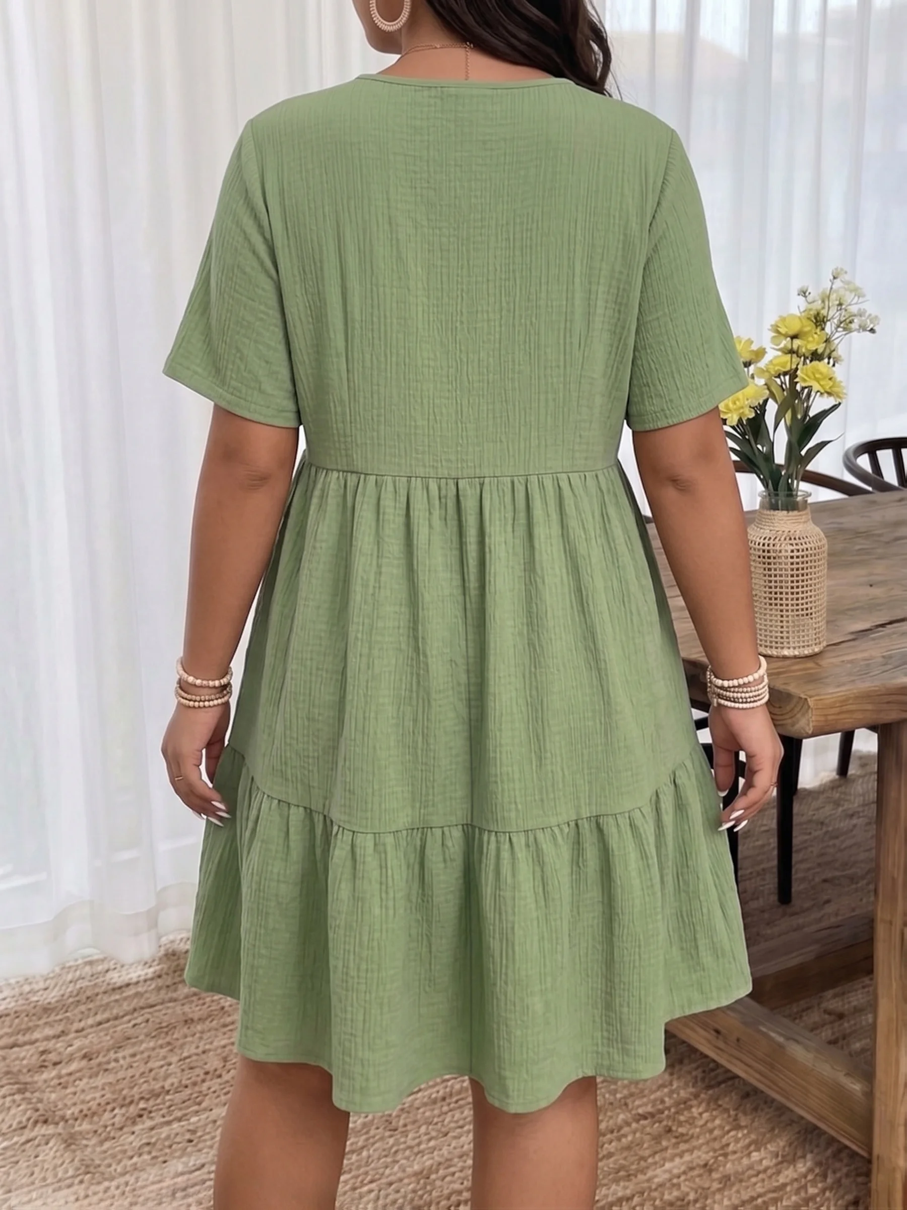 Stilvolles Plus-Size-Damenkleid mit V-Ausschnitt und Stufenrock für Alltagseleganz – Detail 14