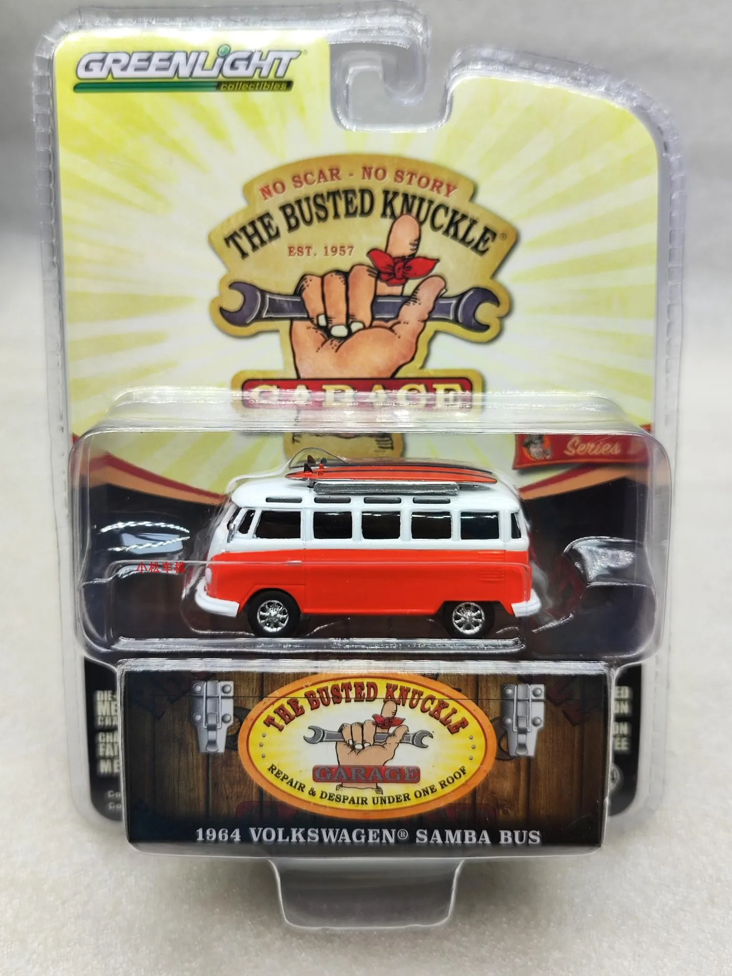 

GreenLight 1:64 Broken Steering Knuckle Garage Series 2-1964 Volkswagen Samba Car and Surfboard Alloy Car Model Collectible