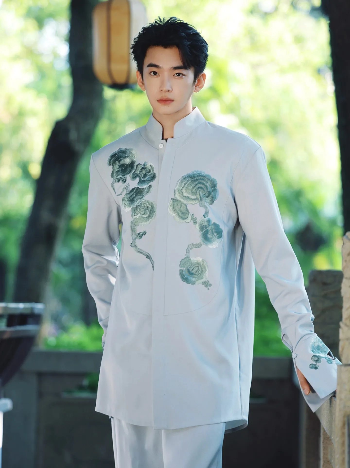 chemise-chinoise-a-manches-longues-avec-broderie-lingzhi-coupe-ample-et-decontractee-vetements-pour-hommes-elegants-et-tendance-mode-ethnique-traditionnelle