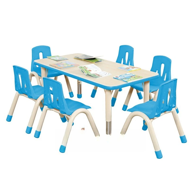 Mesas e cadeiras para estudantes