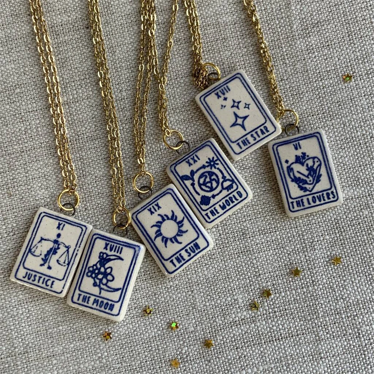 

Vintage Tarot Card Necklace Sun Moon Star Pendant Design Sense Clavicle Chain Gold Plated Color Preserving Jewelry