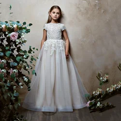 Organza Flower Girls Dresses Exquisite Lace Appliques A-Line Floor-Length Pageant Gowns Simple O-Neck Short Sleeves Party Dress