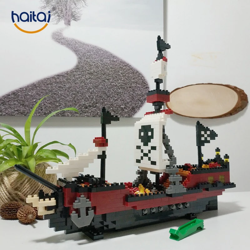 City DIY Educational Children's Toys Building Blocks 780PCS Pirate Ship Model Children's Enlightenment Toys Birthday Gift