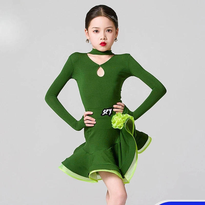 The new children's Latin dance practice dress is a high-end two-piece set for girls' performances, which is very stylish