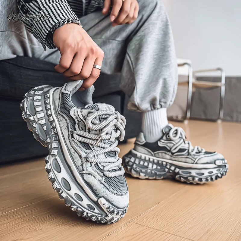 أحذية رياضية مكتنزة للرجال مصممة بإطارات أحذية رياضية عصرية كاجوال من القماش الجلدي قابلة للتنفس الارتفاع زيادة منصة أحذية الصالة الرياضية