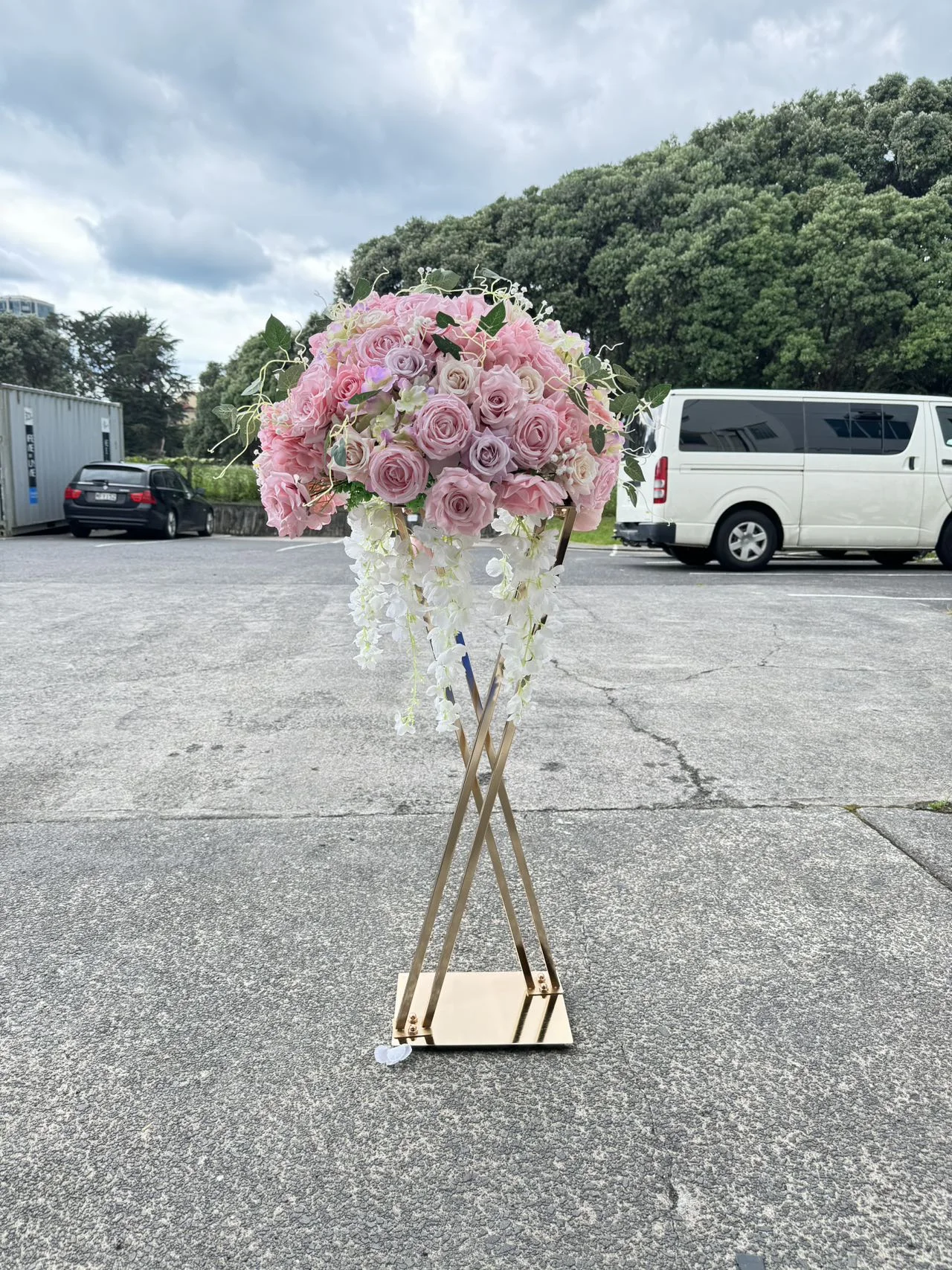 Gold Metal Flower Stand for Wedding Table Centerpiece, Party Rack, Home Decoration, Road Lead, 31 Inches High, Event