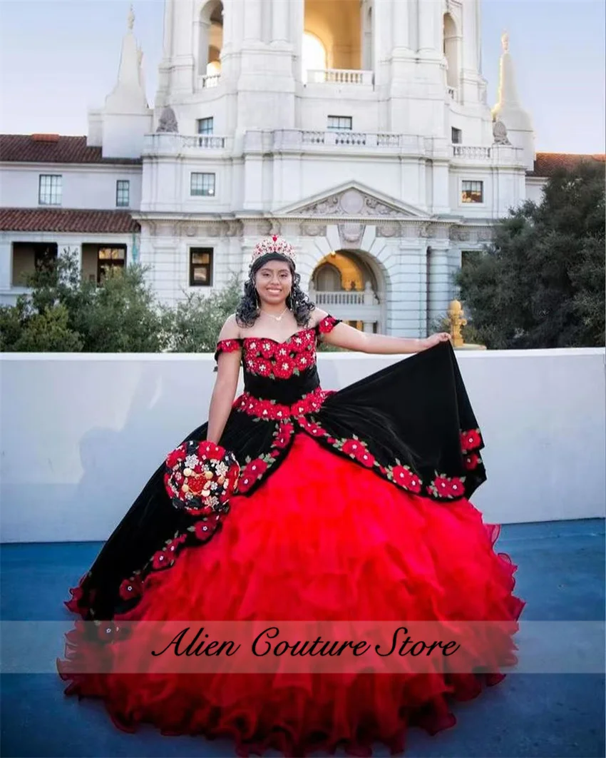 Vestidos Quinceanera com miçangas e babados, vestido de baile fora do ombro, apliques de flores vermelhas, doce vestido de aniversário, preto, 16