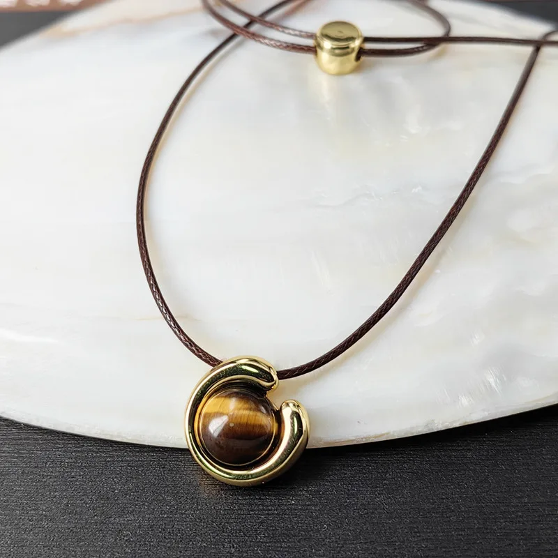 

Tiger's eye stone necklace geometric circular clavicle chain leather rope new fashion retro free delivery