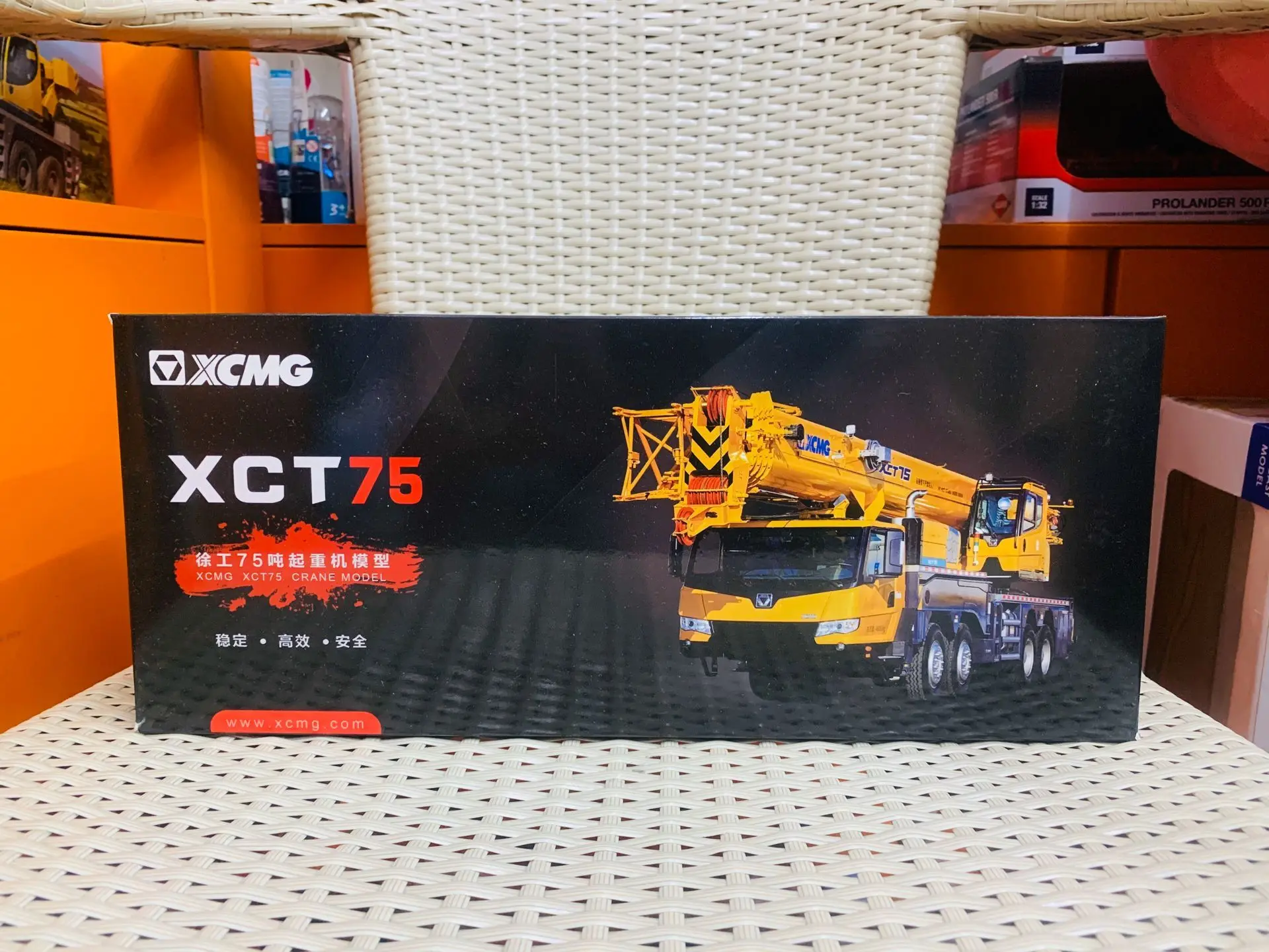 XCMG XCT75 Mobile Crane Model 1/50 Scale Die-Cast New in Original Box