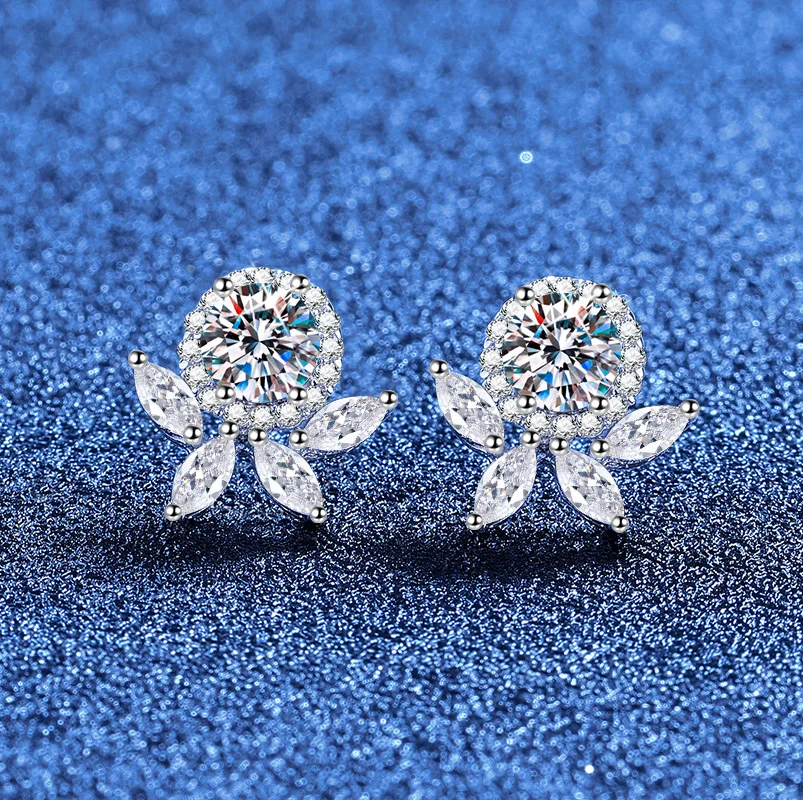 

New Mozambique Diamond Earstuds Platinum PT950 18K Gold Flower Flower Small Fresh Temperament Earrings Light Luxury Women