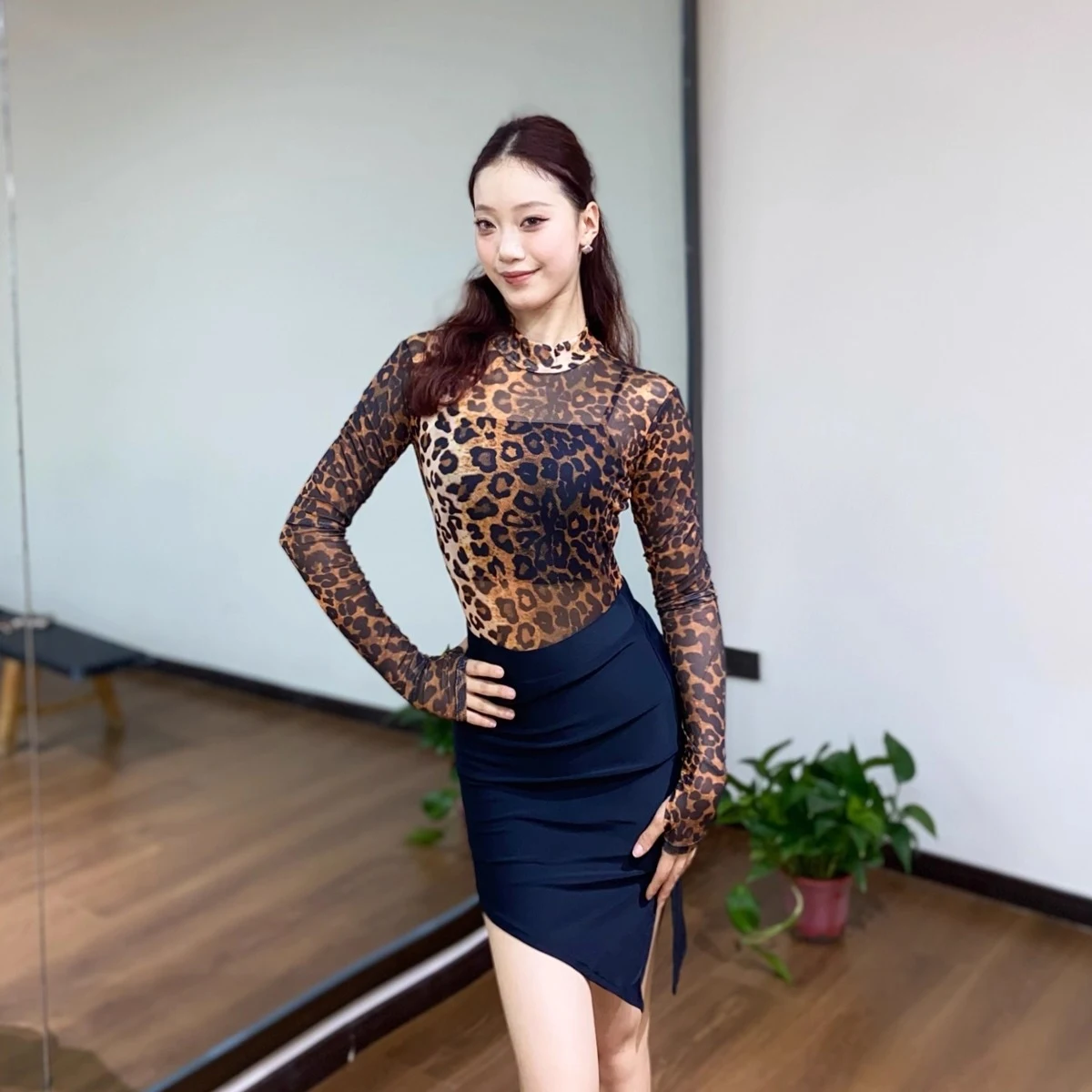 2025 Nuovo Adulto Abbigliamento Da Ballo Latino Donne Pratica Indossare Maniche Lunghe Leopardo Magliette E Camicette Gonna Nera Rumba Tango Costume di Ballo DNV24628