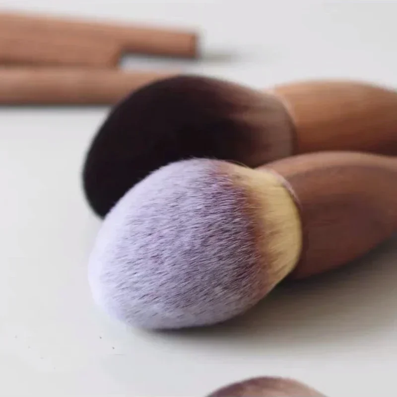 New 1Pcs European Vintage Wood Handle Makeup Brush High Quality Walnut Loose Powder Blush Foundation Contour Brush Super Soft