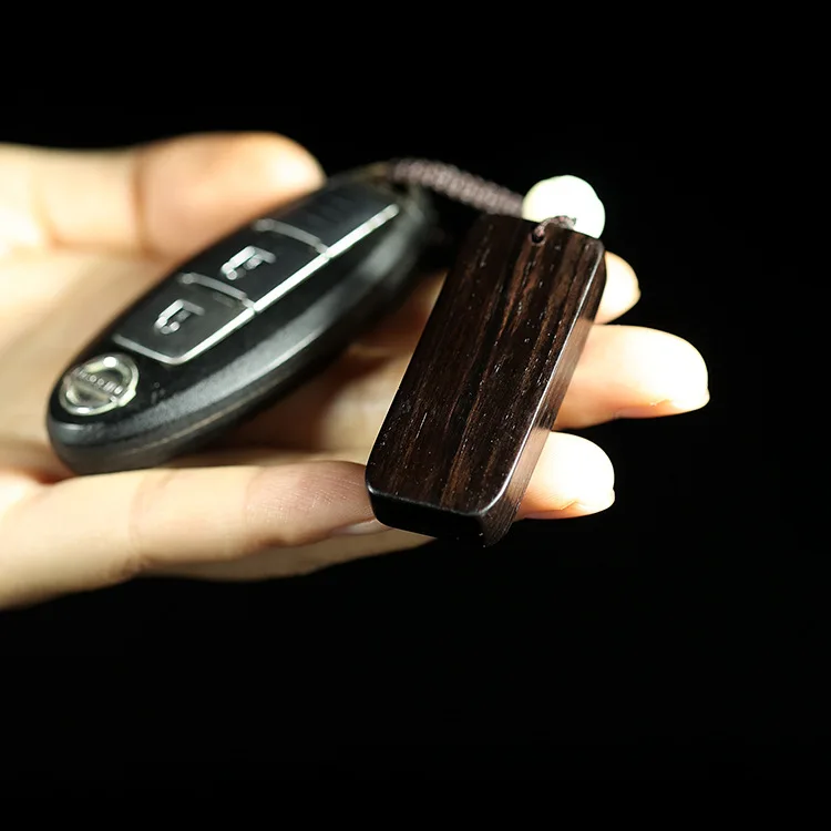 سلسلة اليد محفورة خشب الصندل حادث سيارة المفاتيح قلادة الخوخ الخشب مكافحة فقدان علامة الخصر السلامة