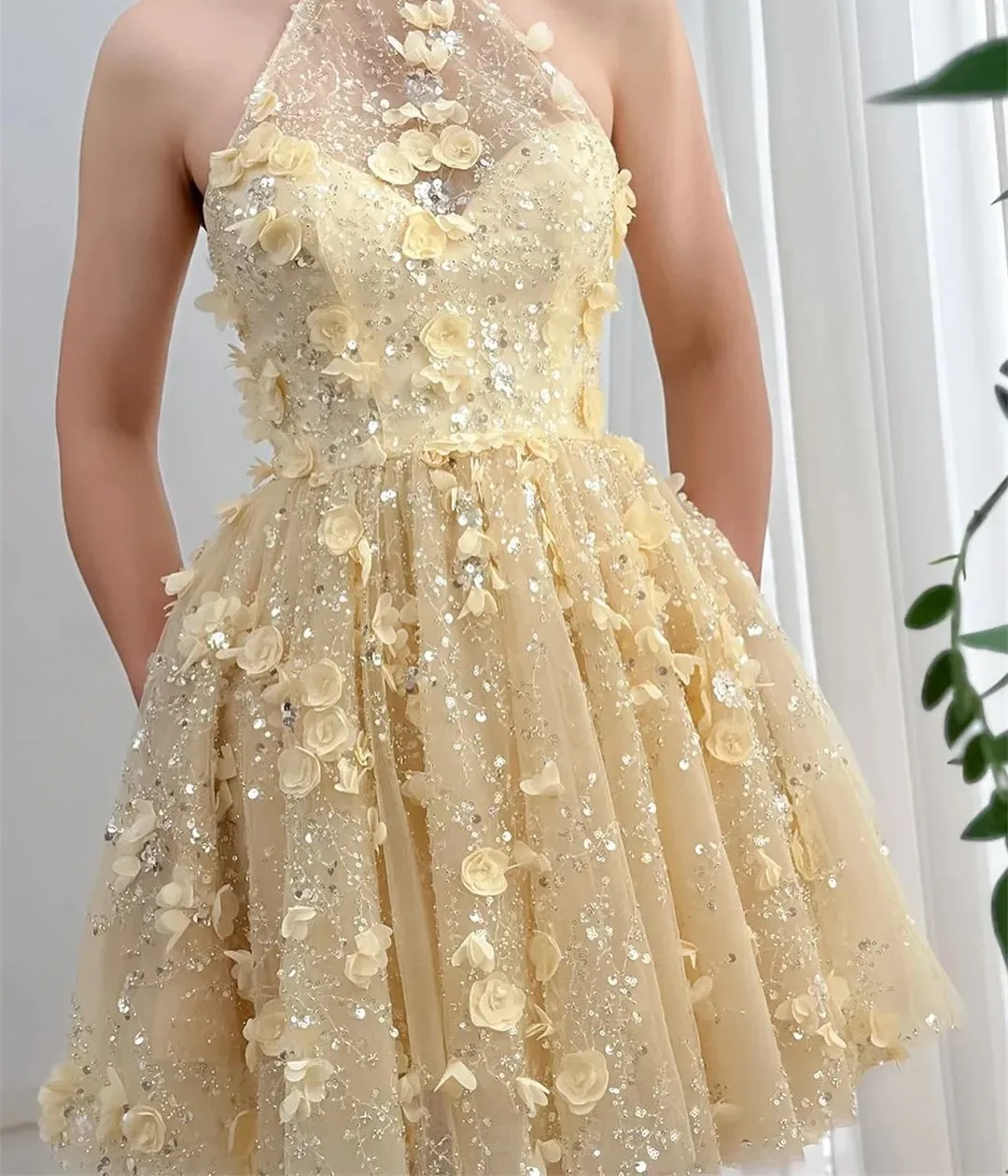 Luksusowa Żółta Krótka Sukienka na Bal Maturalny 2026 typu Halter z Kwiatami 3D, Koralikami, Koronką, Mini Tiulowa Sukienka Wieczorowa na Urodziny, Suknie Formalne, Sukienki na Konkursy Piękności