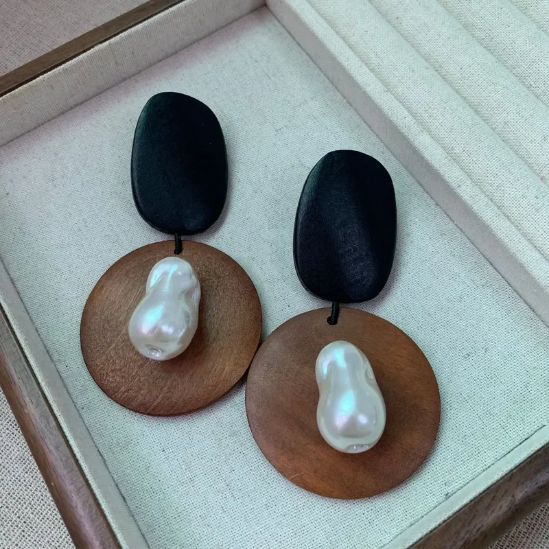 Retro literary and artistic geometric wooden earrings, baroque pearl earrings, high-end sense, light luxury temperament, wood