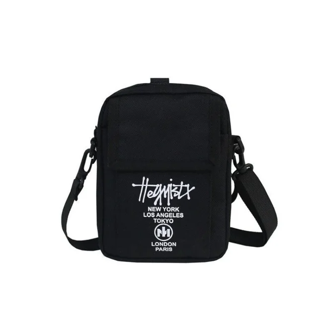 Modna i uniwersalna torba crossbody z zamkiem błyskawicznym, idealna do codziennych dojazdów.