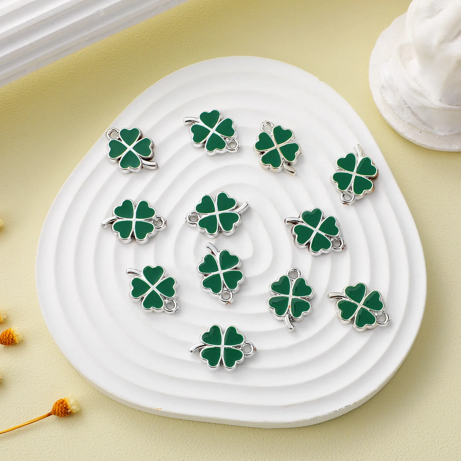 

25 Pcs Four Leaf Jewelry Green Bead Four-leaf Shamrock Lucky DIY Pendant Miss