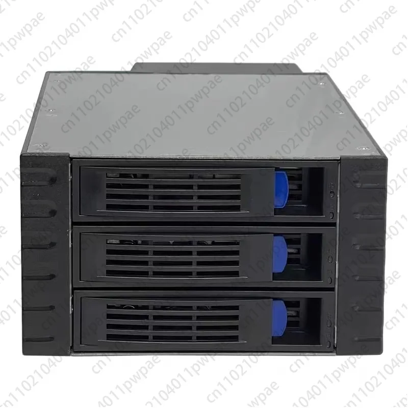 

Hot-swappable Hard Disk Cage. The Case Features 2 Optical Drives, 3-bit 3.5-inch Modules with A Back Panel.