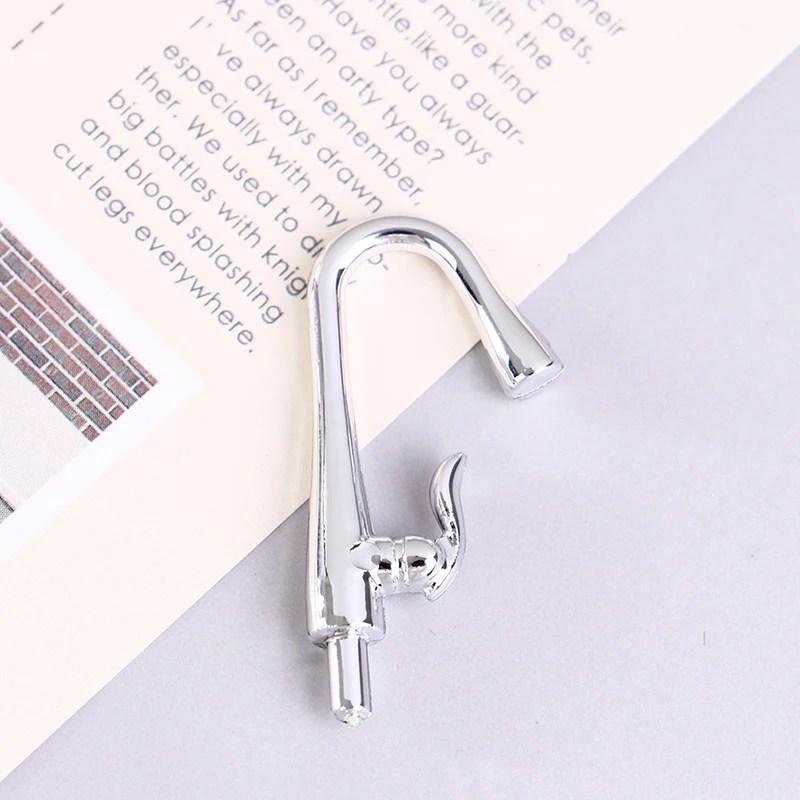 2 ピース/セットドールハウスミニチュアシングルヘッド蛇口タップモデルドールハウスバスルームキッチンミニシミュレーション装飾おもちゃアクセサリー