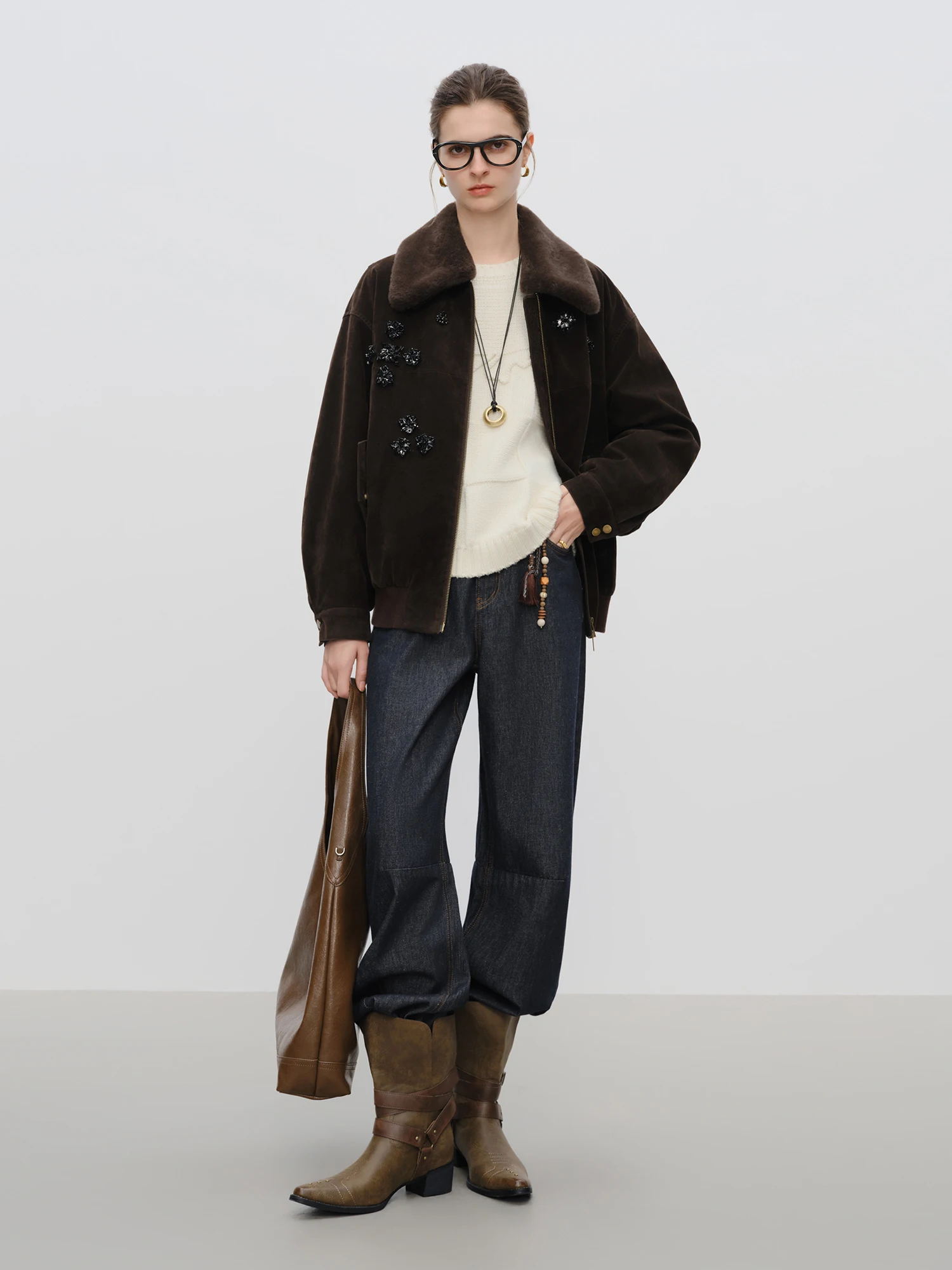 FSLE 【سلسلة ممتازة】 سترة كلاسيكية من جلد الغزال المطرز بالخرز مع تطريز لؤلؤي للنساء شتاء 2025 وصول جديد