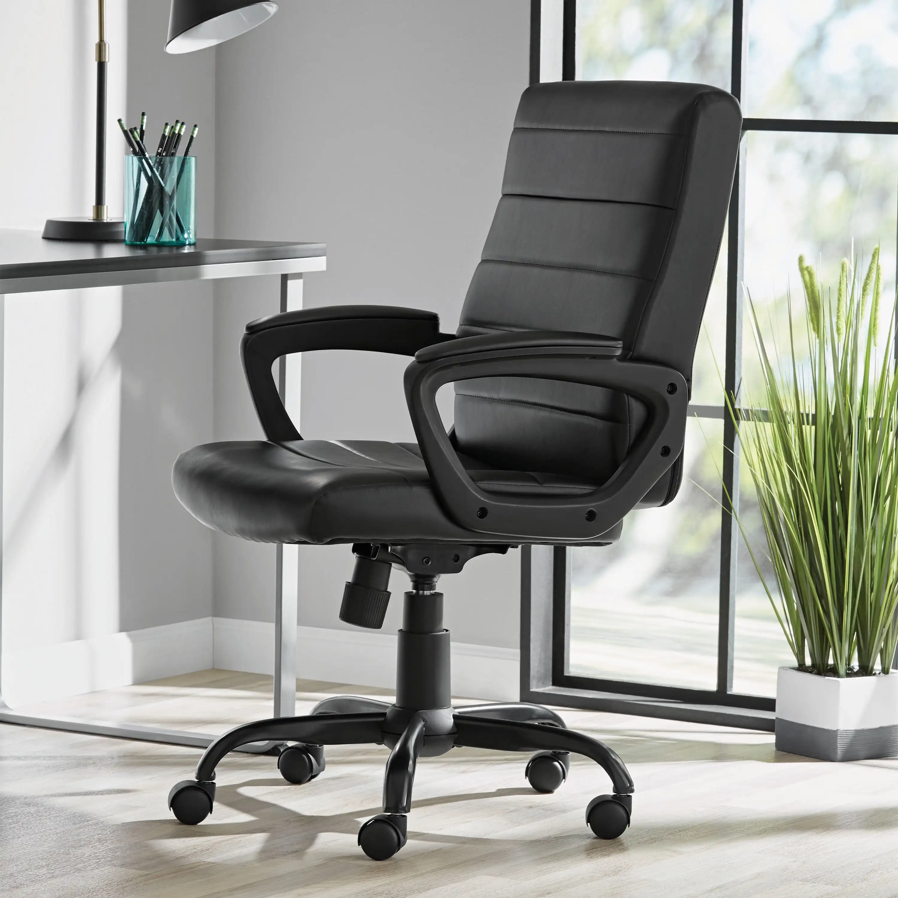 

Mainstays Bonded Leather Mid-Back Manager's Office Chair Black