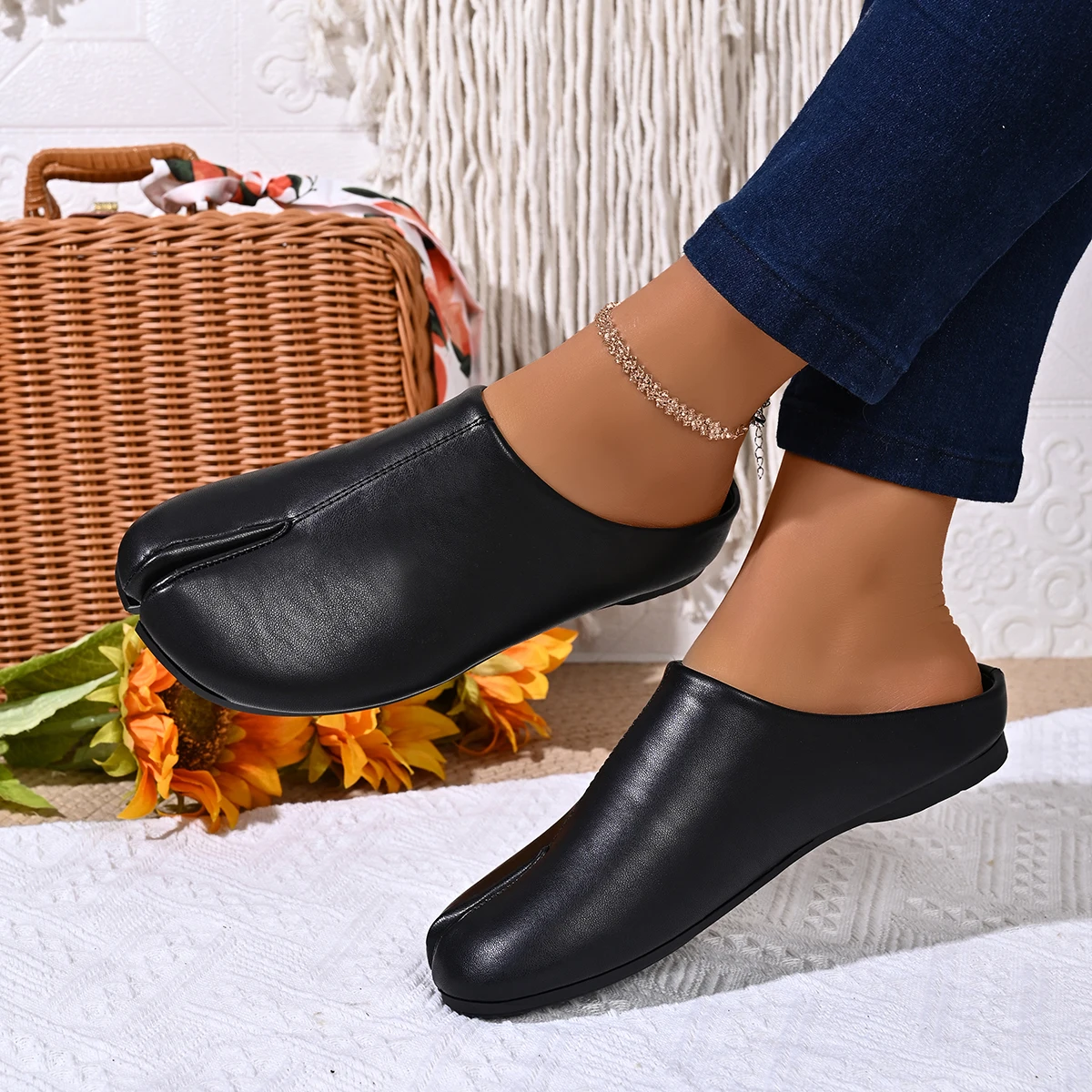 Spring Women Split Toe Slippers Tabi Ninja Slip Flats Round Toe Shallow Lazy Slip On Boat Slingback Mules Shoes Soft Loafers
