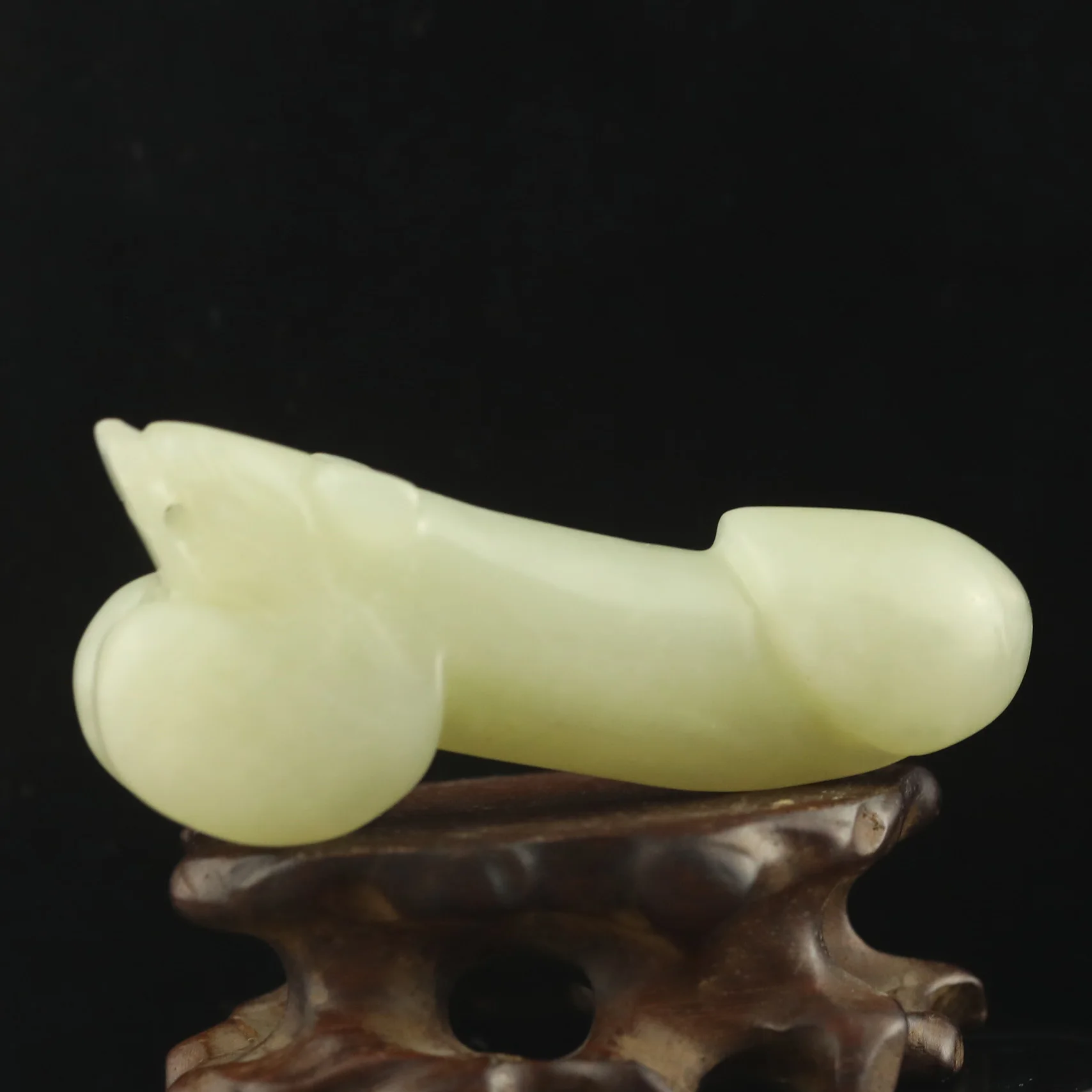 China Natural Jade Hand Carved statue dragon pendant d16