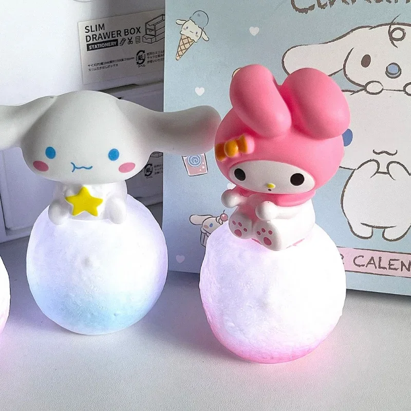 Kawaii Kuromi Cinnamoroll Night Light para crianças, lâmpada de cabeceira de brinquedo brilhante, Anime Cartoon Melody, presente bonito do miúdo