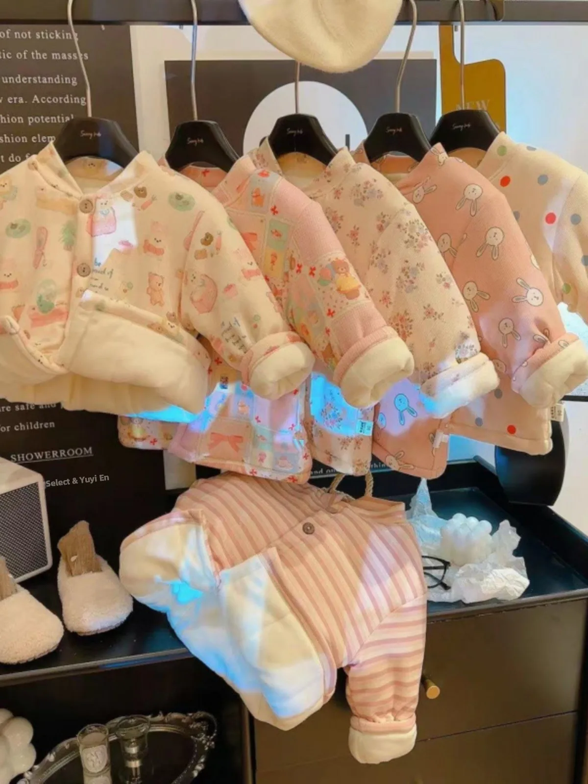 

Thiened Fce Baby Girl Hoodie Cotton Jaet round Ne Warm Inner Cotton Vest Winter Clothes for Babies from China