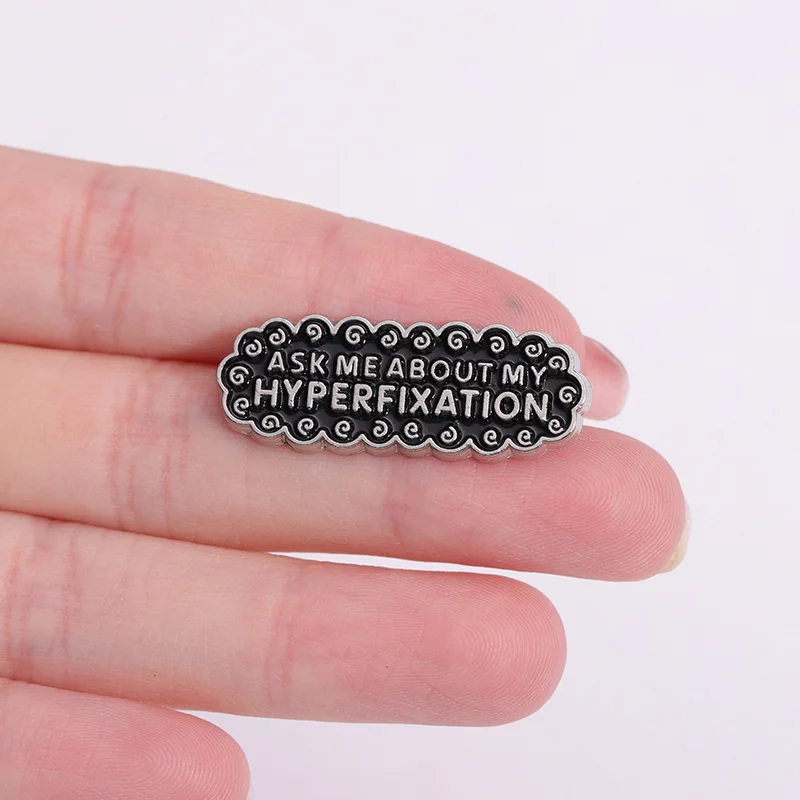 Fragen Sie mich nach meiner Hyper fixatio Emaille Pins benutzer definierte Autismus ADHD Broschen Revers Abzeichen Punk Schmuck Geschenk Drop Versand