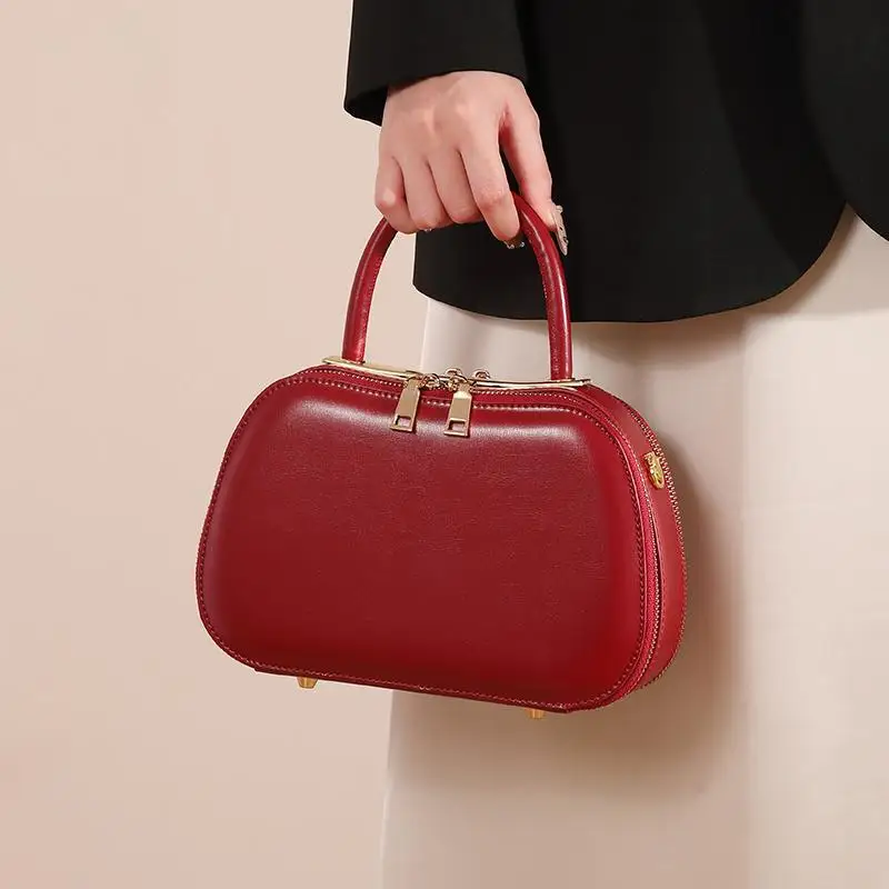 

Fashionable Women Leather Tote Bag Elegant Shoulder Handbag Luxury Vintage Style Crossbody Bag For Classic Designer