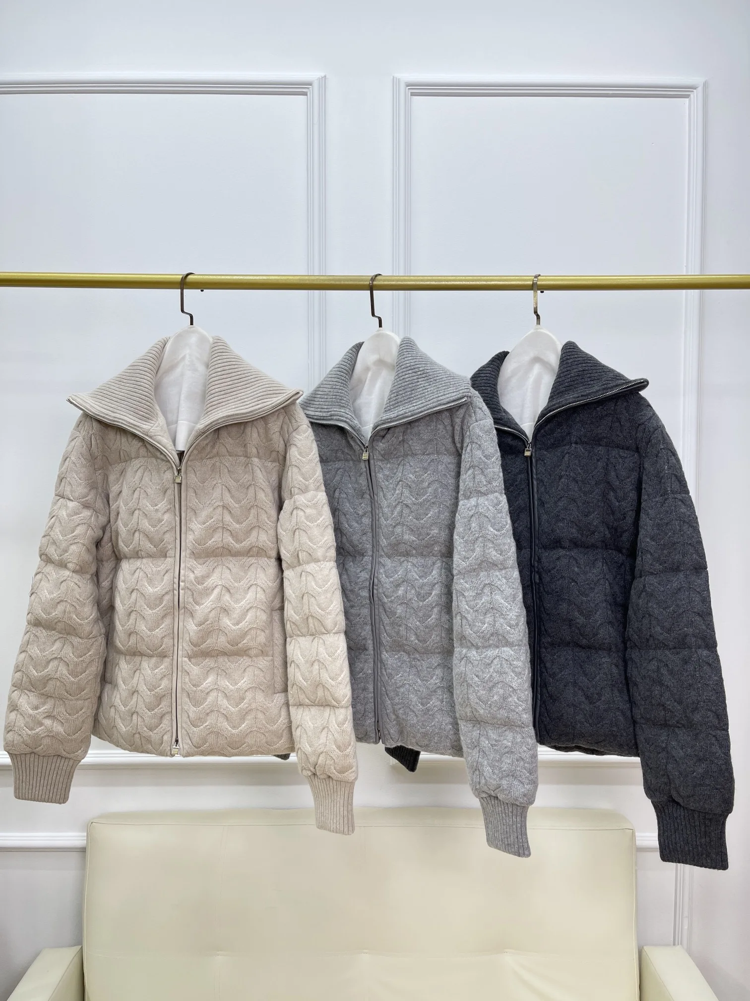 Nuovo piumino d'oca in cashmere intrecciato con risvolto autunnale e invernale di alta qualità