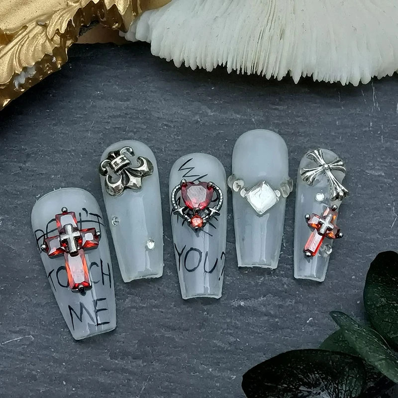 เครื่องประดับตกแต่งเล็บฮาโลวีนแบบเซอร์โคเนียม 2 ชิ้น สไตล์ดาร์ก ลายแมงมุม/กางเขน เซอร์โคเนียมแบบเรโทร