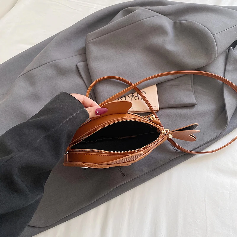 Koi-Fisch-förmige Umhängetasche, Damen-Sling-Bag, Kreative PU-Handtasche, Niedliches Einzigartiges Design für den täglichen Arbeitsweg, Münzbörse – Detail 3