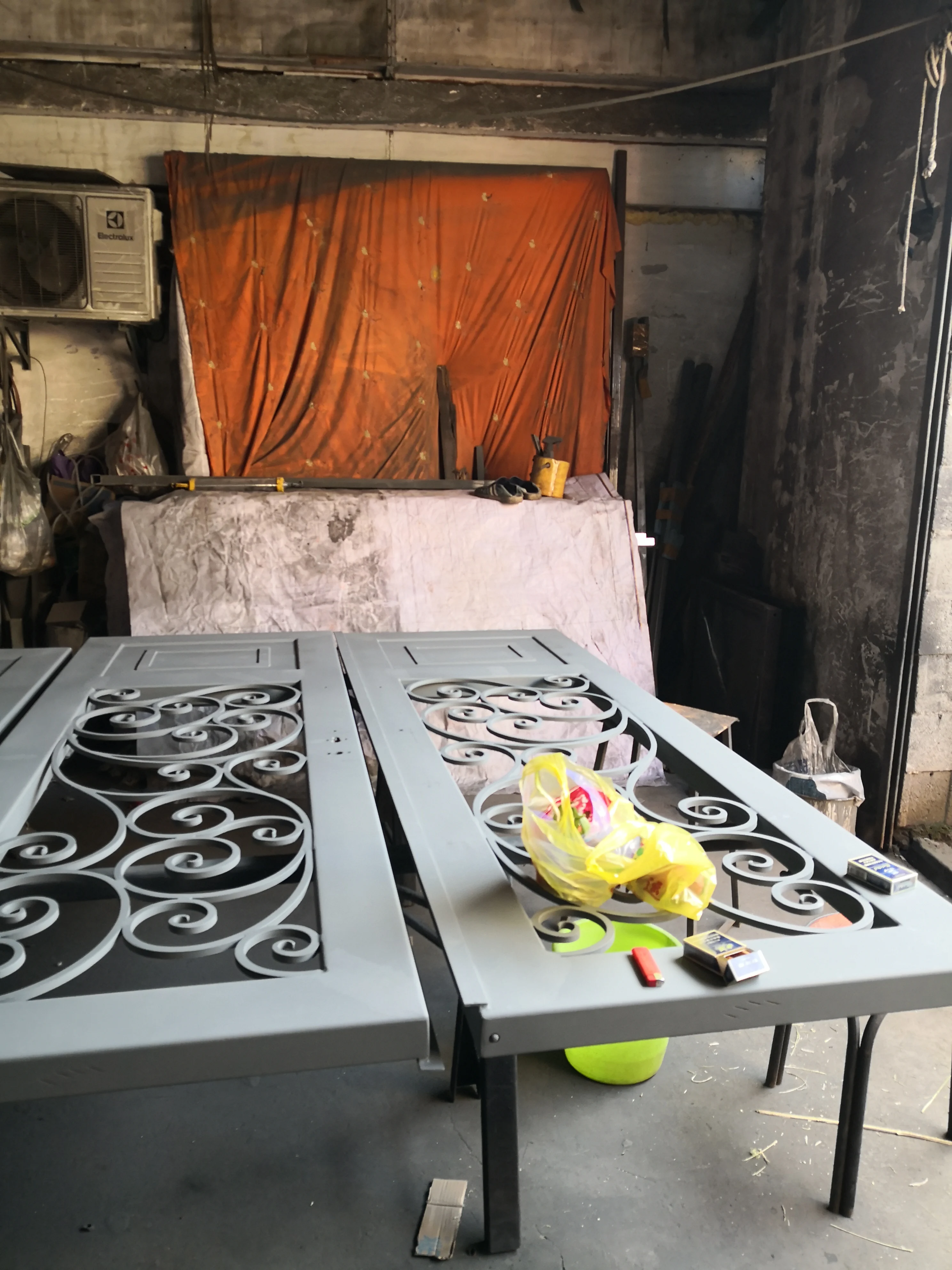 China Wrought Iron Decorative High Quality Security Door with Customized Kickplate For Home