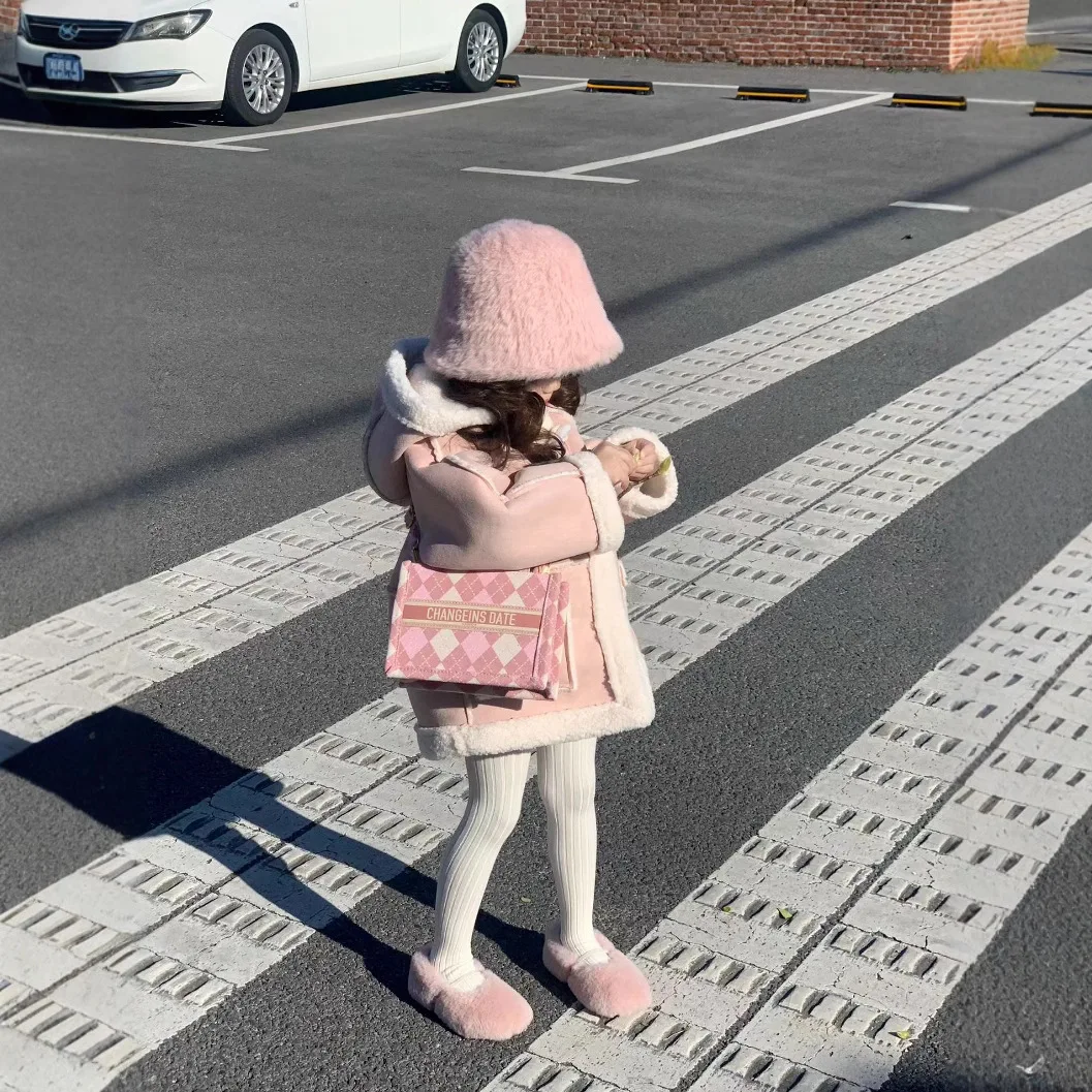 معطف الفتيات 2025 شتاء النسخة الكورية الجديدة المألوف من جلد الغزال معطف مقنع دافئ عصري ملابس حلوة وجذابة #3