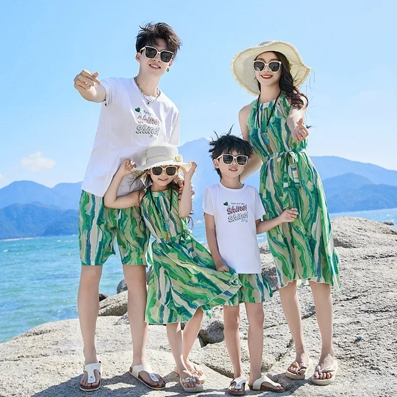 

Beach Family Matching Clothes Vacation Look Father Mother and Children Outfits Mom Daughter Holiday Dress Dad Son Two Piece Sets