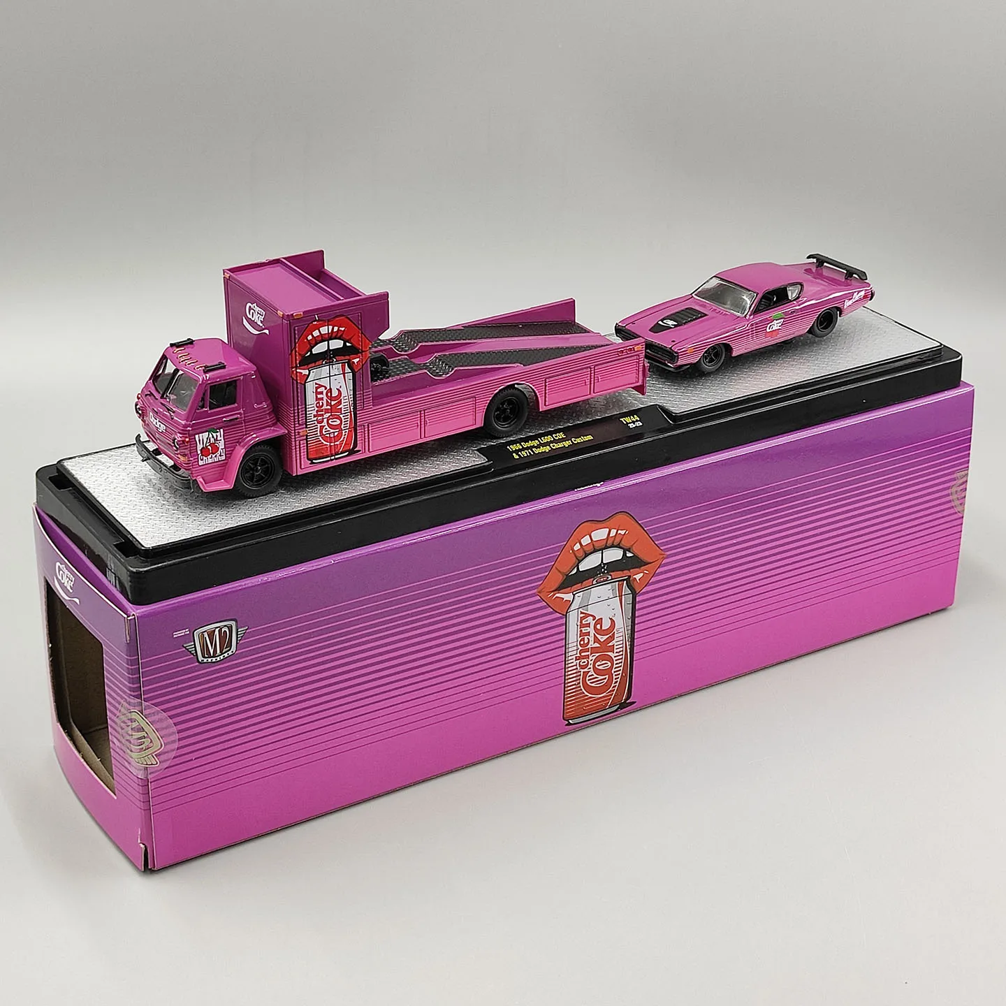 Diecast M2 1:64 Scale 1966 Dodge L600 COE & 1971 Dodge Charger Custom Edition Alloy Car Model