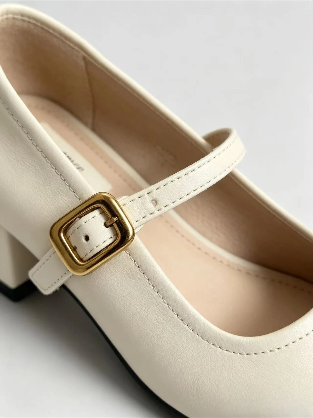 Zapatos Mary Jane de Punta Cua - Low Block Heel Pump reseña y precio