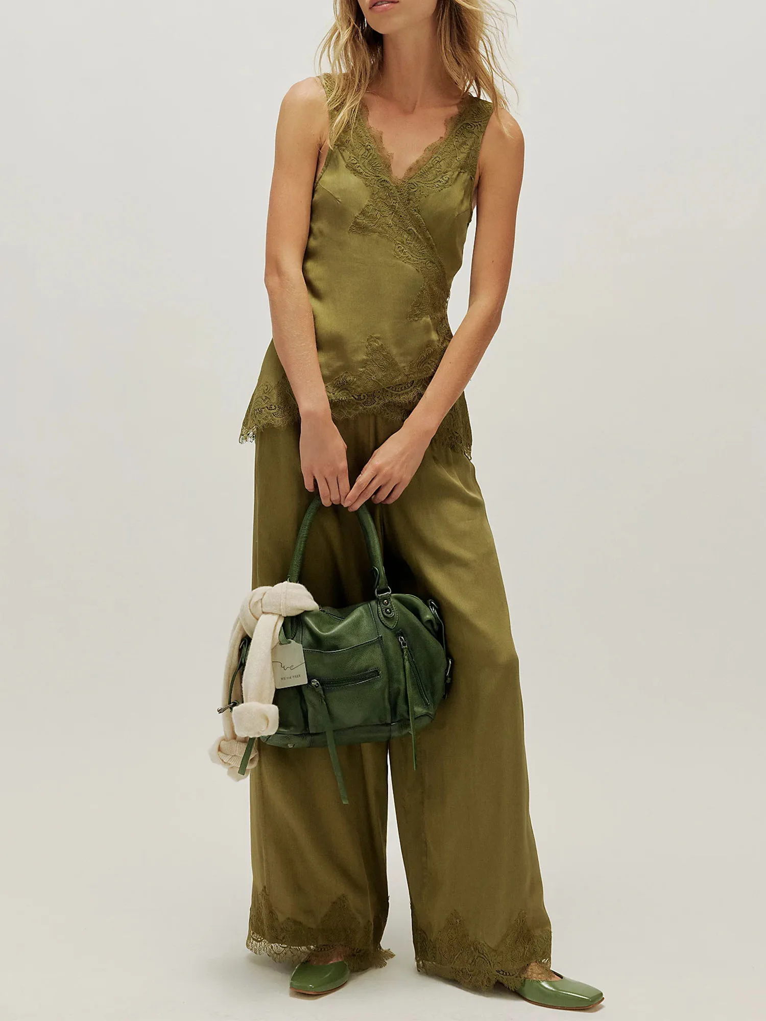 

Весенний элегантный женский сексуальный кружевной костюм, модный пуловер без рукавов с v-образным вырезом, повседневные широкие брюки, однотонный комплект из двух предметов