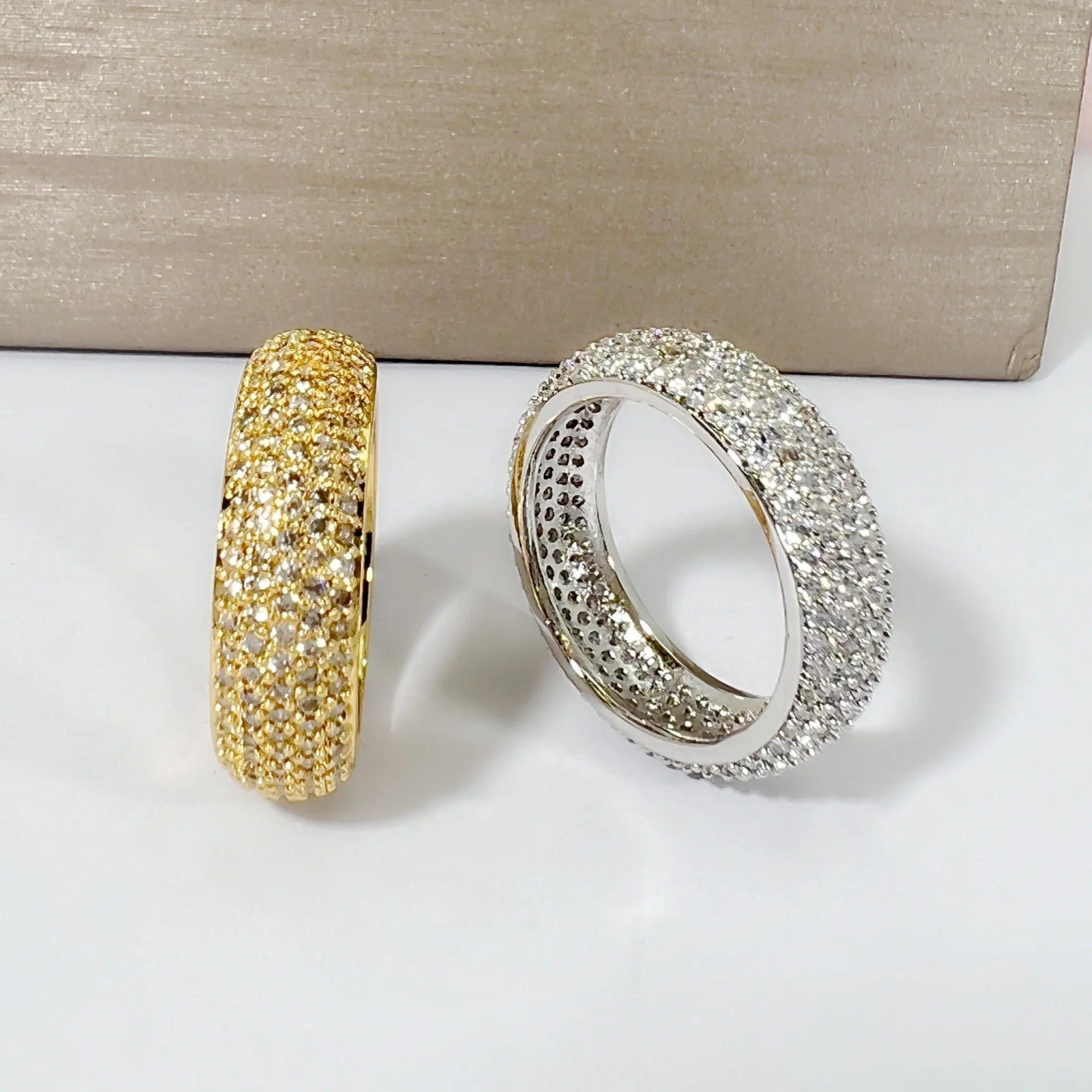 925 Sterling Silver Plated 18K Gold Diamond Ring Fashionable Decorative Dazzling Circular Ring